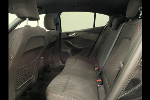 Ford Focus 1.0 EcoBoost Hybrid 155pk Automaat ST Line Navigatie Cruise Control Parkeer sensoren Lichtmetalen Velgen Extra Getint Glas