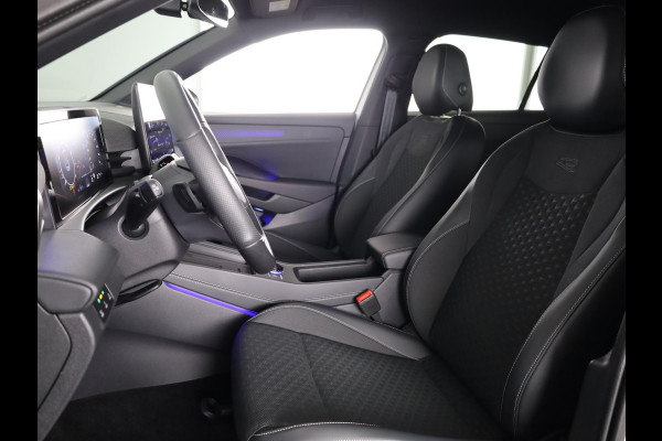 Volkswagen T-Roc 1.5 eTsi R-Line First Edition | 360 Camera | Black Style | Head-Up display | Led Matrix |