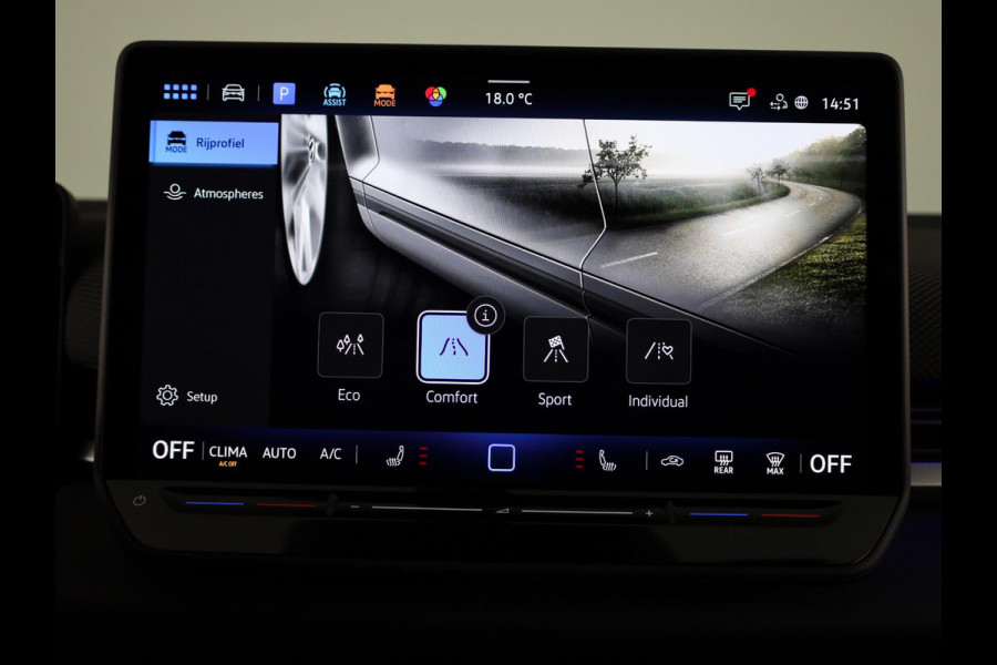 Volkswagen T-Roc 1.5 eTsi R-Line First Edition | 360 Camera | Black Style | Head-Up display | Led Matrix |