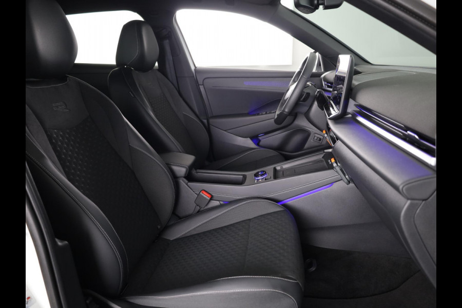 Volkswagen T-Roc 1.5 eTsi R-Line First Edition | 360 Camera | Black Style | Head-Up display | Led Matrix |