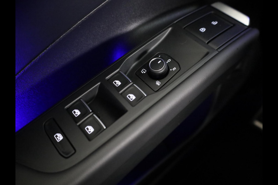 Volkswagen T-Roc 1.5 eTsi R-Line First Edition | 360 Camera | Black Style | Head-Up display | Led Matrix |