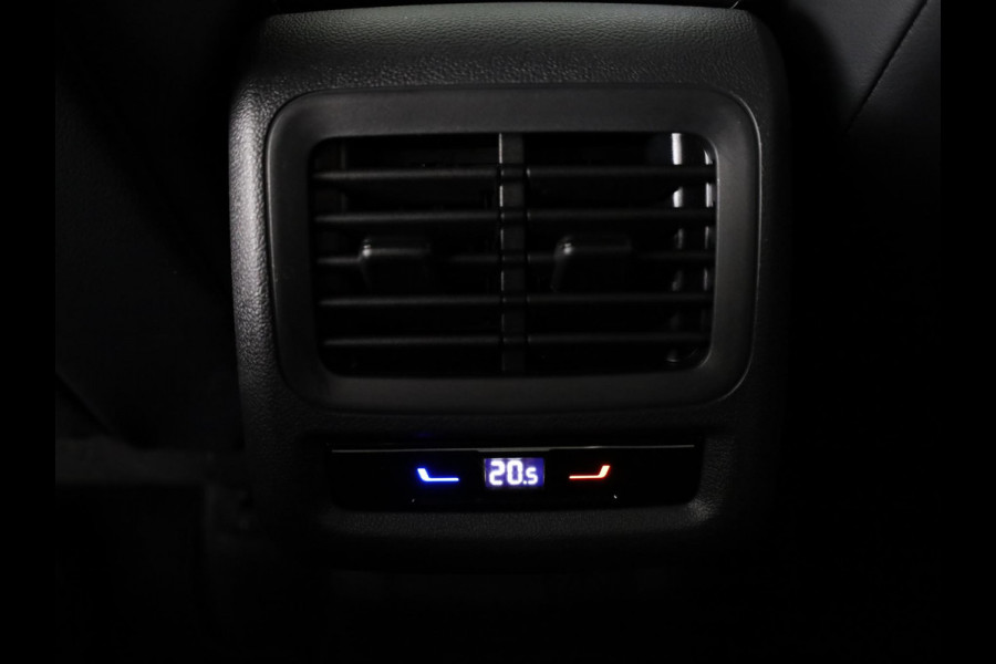 Volkswagen T-Roc 1.5 eTsi R-Line First Edition | 360 Camera | Black Style | Head-Up display | Led Matrix |