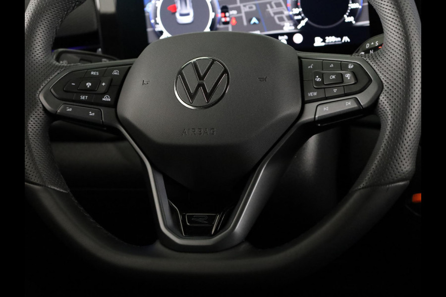 Volkswagen T-Roc 1.5 eTsi R-Line First Edition | 360 Camera | Black Style | Head-Up display | Led Matrix |