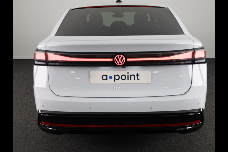 Volkswagen ID.7 Pro Business 77 kWh accu, 210 kW / 286 pk Limousin | Navigatie | Camera | Elektrische klep |