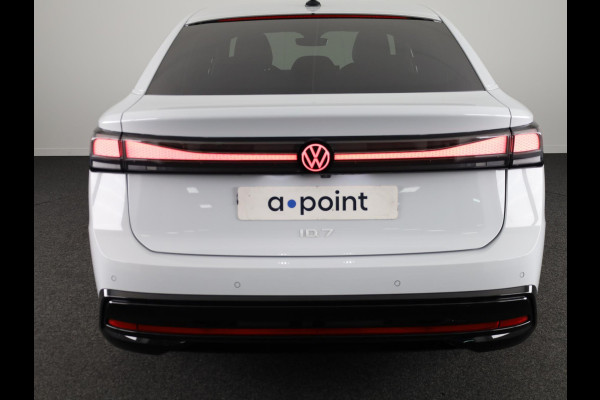 Volkswagen ID.7 Pro Business 77 kWh accu, 210 kW / 286 pk Limousin | Navigatie | Camera | Elektrische klep |