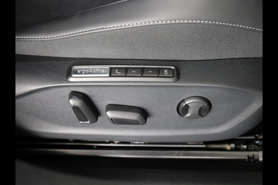 Volkswagen ID.7 Pro Business 77 kWh accu, 210 kW / 286 pk Limousin | Navigatie | Camera | Elektrische klep |