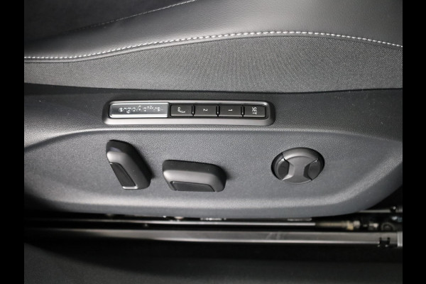 Volkswagen ID.7 Pro Business 77 kWh accu, 210 kW / 286 pk Limousin | Navigatie | Camera | Elektrische klep |