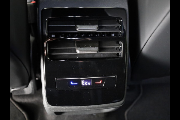 Volkswagen ID.7 Pro Business 77 kWh accu, 210 kW / 286 pk Limousin | Navigatie | Camera | Elektrische klep |