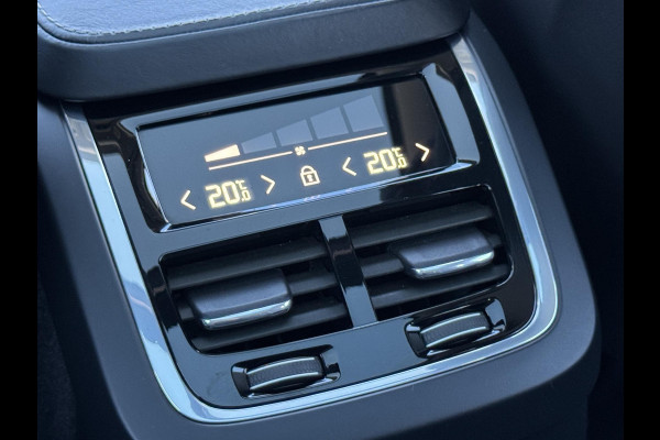 Volvo XC90 2.0 T8 Twin Engine AWD Inscription / 7 Persoons / Panoramadak / Luchtvering / Trekhaak / 20 Inch / Harman Kardon / Comfortstoelen / Stoelverwarming / Achteruitrijcamera / LED / Elektrisch Verstelbare Stoelen
