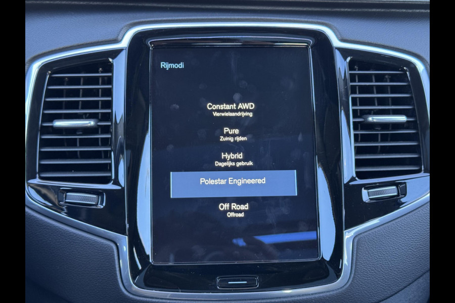 Volvo XC90 2.0 T8 Twin Engine AWD Inscription / 7 Persoons / Panoramadak / Luchtvering / Trekhaak / 20 Inch / Harman Kardon / Comfortstoelen / Stoelverwarming / Achteruitrijcamera / LED / Elektrisch Verstelbare Stoelen