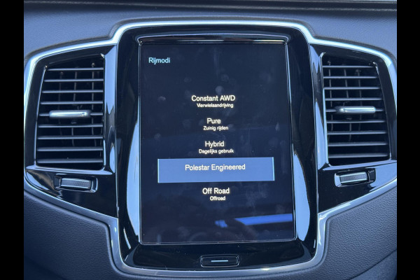Volvo XC90 2.0 T8 Twin Engine AWD Inscription / 7 Persoons / Panoramadak / Luchtvering / Trekhaak / 20 Inch / Harman Kardon / Comfortstoelen / Stoelverwarming / Achteruitrijcamera / LED / Elektrisch Verstelbare Stoelen