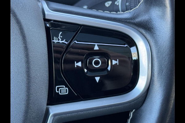 Volvo XC90 2.0 T8 Twin Engine AWD Inscription / 7 Persoons / Panoramadak / Luchtvering / Trekhaak / 20 Inch / Harman Kardon / Comfortstoelen / Stoelverwarming / Achteruitrijcamera / LED / Elektrisch Verstelbare Stoelen