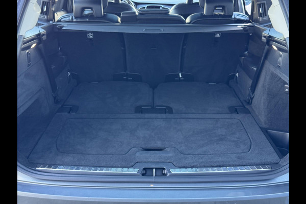 Volvo XC90 2.0 T8 Twin Engine AWD Inscription / 7 Persoons / Panoramadak / Luchtvering / Trekhaak / 20 Inch / Harman Kardon / Comfortstoelen / Stoelverwarming / Achteruitrijcamera / LED / Elektrisch Verstelbare Stoelen
