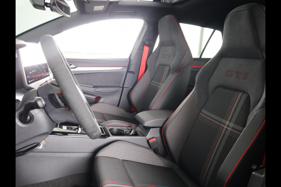 Volkswagen Golf 2.0 TSI GTI Clubsport Edition 50 325 PK | Full option | Panorama dak | Akrapovic | Harman Kardon | 19" Warmenau | Head Up Display | 360 graden camera | Verlengde garantie