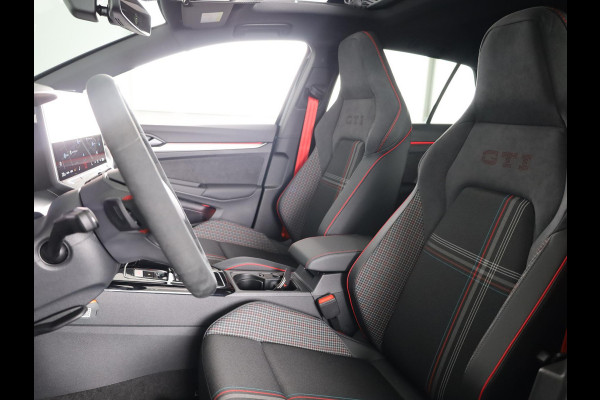 Volkswagen Golf 2.0 TSI GTI Clubsport Edition 50 325 PK | Full option | Panorama dak | Akrapovic | Harman Kardon | 19" Warmenau | Head Up Display | 360 graden camera | Verlengde garantie
