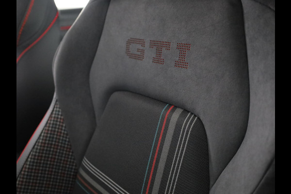 Volkswagen Golf 2.0 TSI GTI Clubsport Edition 50 325 PK | Full option | Panorama dak | Akrapovic | Harman Kardon | 19" Warmenau | Head Up Display | 360 graden camera | Verlengde garantie
