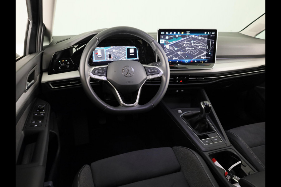 Volkswagen Golf variant Life Business 1.5 TSI 85 kW 116 pk | Verlengde garantie | Navigatie | Parkeersensoren | Adaptieve cruise control | Elektr. bestuurdersstoel met geheugen | Stoelverwarming |