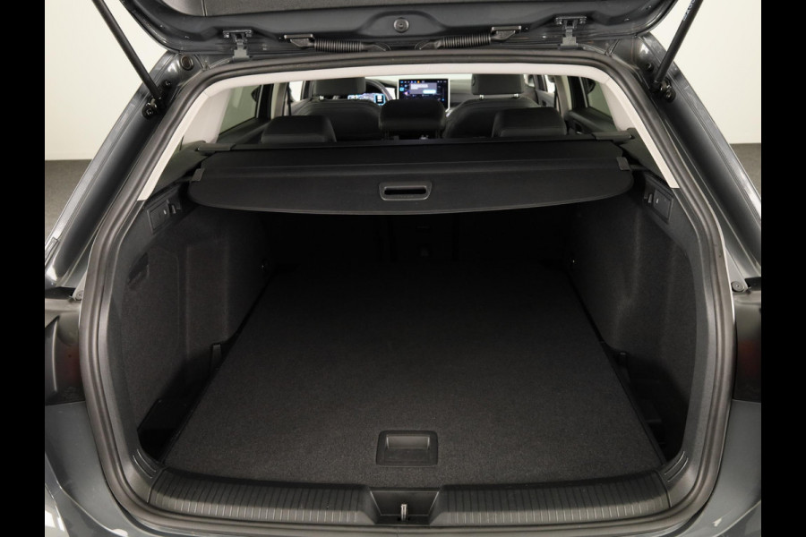 Volkswagen Golf variant Life Business 1.5 TSI 85 kW 116 pk | Verlengde garantie | Navigatie | Parkeersensoren | Adaptieve cruise control | Elektr. bestuurdersstoel met geheugen | Stoelverwarming |