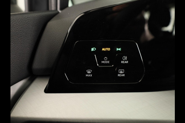 Volkswagen Golf variant Life Business 1.5 TSI 85 kW 116 pk | Verlengde garantie | Navigatie | Parkeersensoren | Adaptieve cruise control | Elektr. bestuurdersstoel met geheugen | Stoelverwarming |