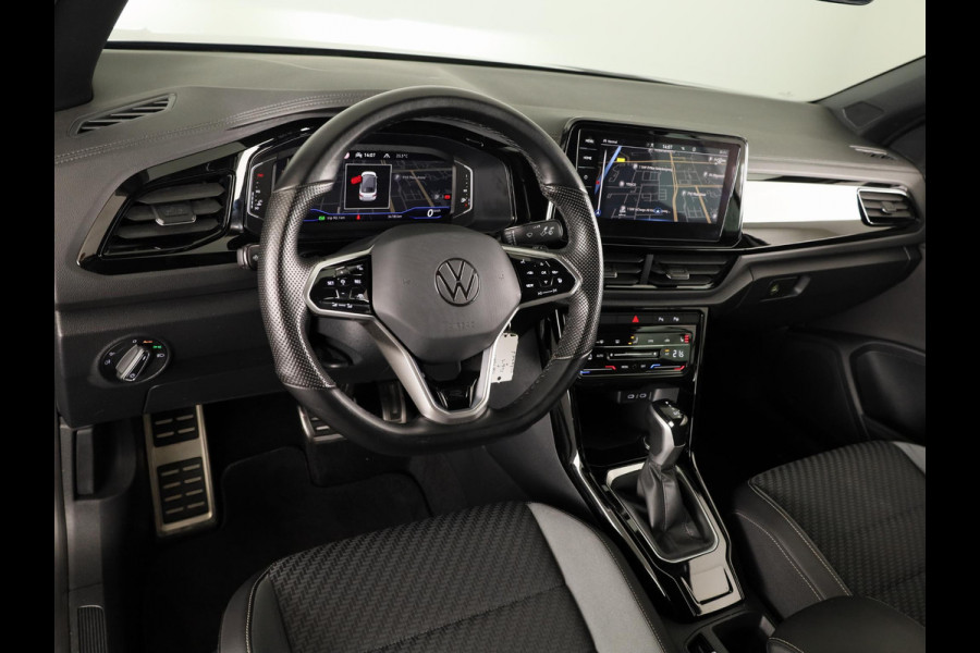 Volkswagen T-Roc Cabrio 1.5 TSI R-Line 150 pk Automaat (DSG) | Navigatie | Trekhaak (afneembaar) | Windscherm | Parkeersensoren (Park assist) | Achteruitrijcamera | Stoelverwarming | R-Line |