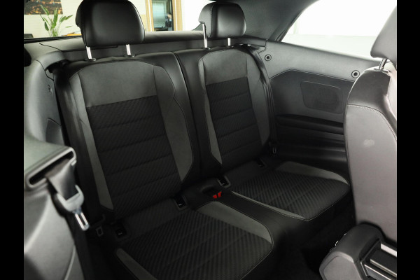 Volkswagen T-Roc Cabrio 1.5 TSI R-Line 150 pk Automaat (DSG) | Navigatie | Trekhaak (afneembaar) | Windscherm | Parkeersensoren (Park assist) | Achteruitrijcamera | Stoelverwarming | R-Line |