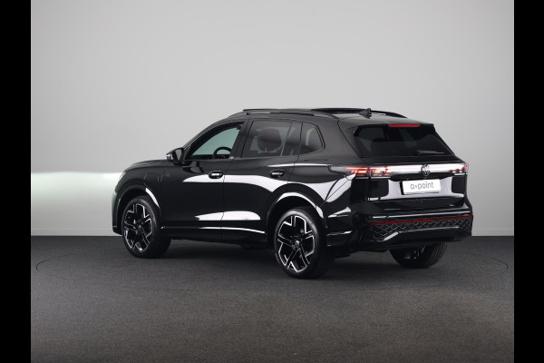 Volkswagen Tiguan 1.5 eHybrid R-Line Edition 272 pk Automaat (DSG) | Verlengde garantie | Navigatie | Panoramadak | Trekhaak (wegklapbaar) | Parkeersensoren (Park assist) | Rondomzicht camera | Lederen bekleding | R-Line |