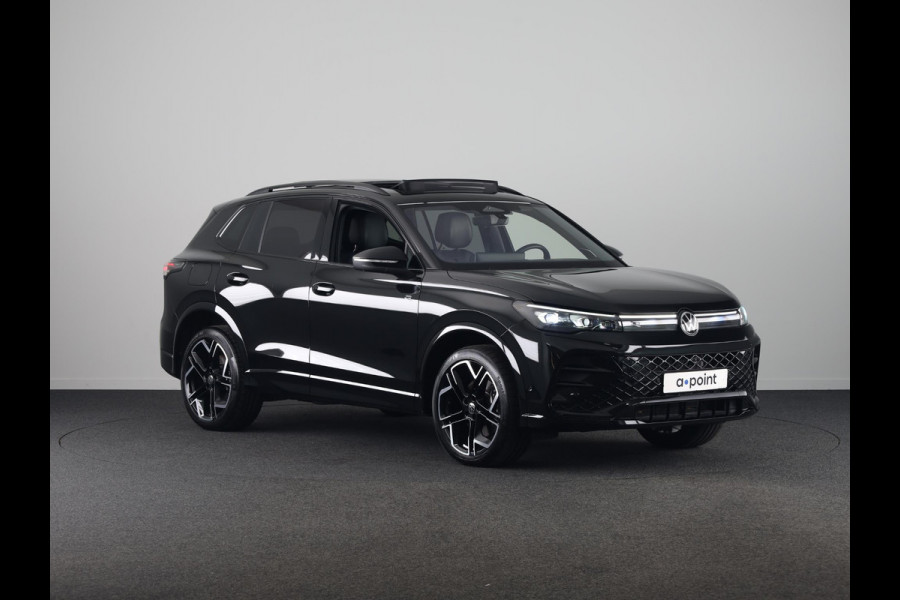 Volkswagen Tiguan 1.5 eHybrid R-Line Edition 272 pk Automaat (DSG) | Verlengde garantie | Navigatie | Panoramadak | Trekhaak (wegklapbaar) | Parkeersensoren (Park assist) | Rondomzicht camera | Lederen bekleding | R-Line |