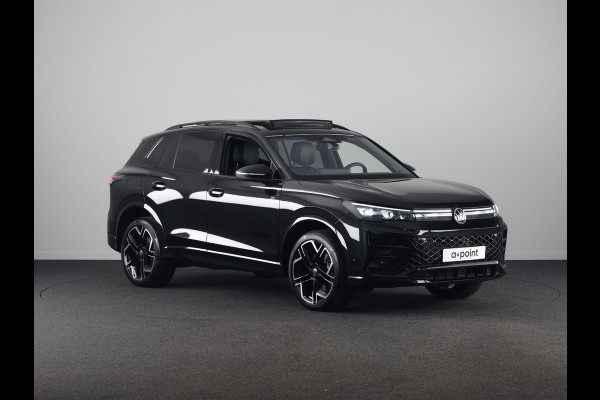 Volkswagen Tiguan 1.5 eHybrid R-Line Edition 272 pk Automaat (DSG) | Verlengde garantie | Navigatie | Panoramadak | Trekhaak (wegklapbaar) | Parkeersensoren (Park assist) | Rondomzicht camera | Lederen bekleding | R-Line |