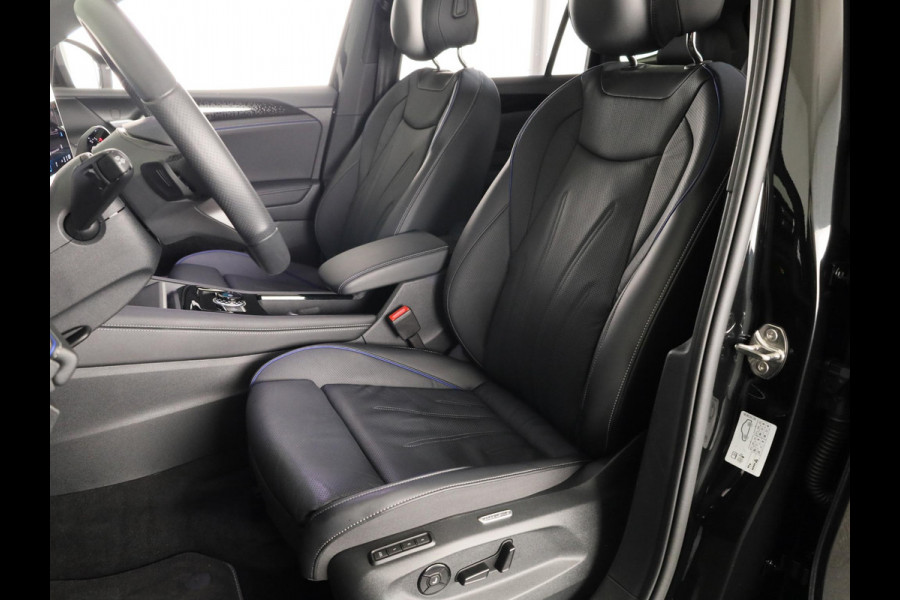 Volkswagen Tiguan 1.5 eHybrid R-Line Edition 272 pk Automaat (DSG) | Verlengde garantie | Navigatie | Panoramadak | Trekhaak (wegklapbaar) | Parkeersensoren (Park assist) | Rondomzicht camera | Lederen bekleding | R-Line |