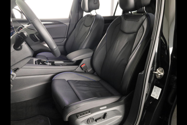 Volkswagen Tiguan 1.5 eHybrid R-Line Edition 272 pk Automaat (DSG) | Verlengde garantie | Navigatie | Panoramadak | Trekhaak (wegklapbaar) | Parkeersensoren (Park assist) | Rondomzicht camera | Lederen bekleding | R-Line |