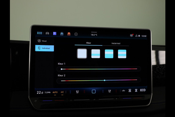 Volkswagen Tiguan 1.5 eHybrid R-Line Edition 272 pk Automaat (DSG) | Verlengde garantie | Navigatie | Panoramadak | Trekhaak (wegklapbaar) | Parkeersensoren (Park assist) | Rondomzicht camera | Lederen bekleding | R-Line |