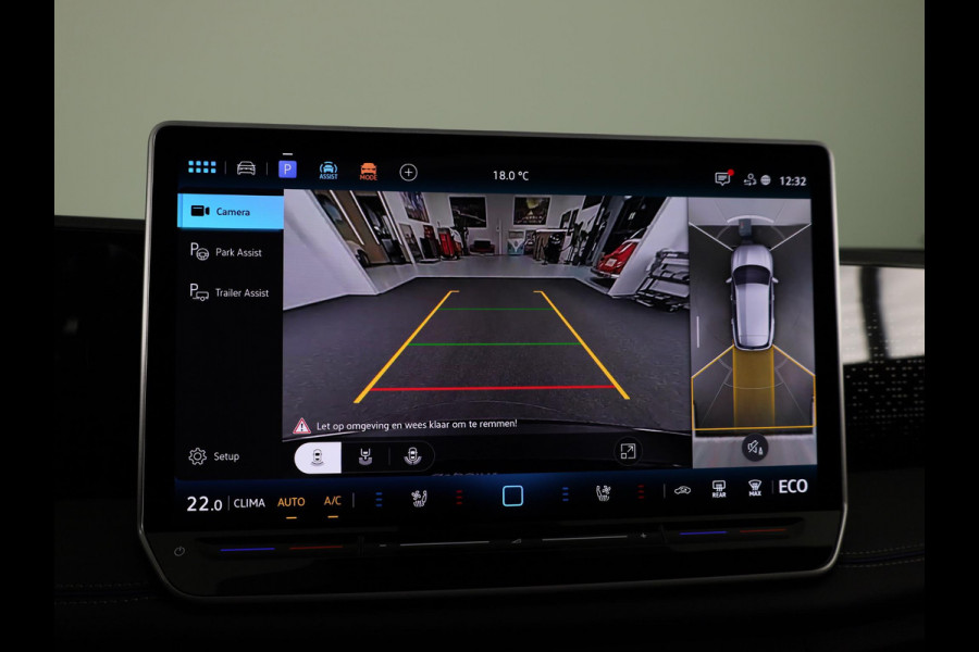 Volkswagen Tiguan 1.5 eHybrid R-Line Edition 272 pk Automaat (DSG) | Verlengde garantie | Navigatie | Panoramadak | Trekhaak (wegklapbaar) | Parkeersensoren (Park assist) | Rondomzicht camera | Lederen bekleding | R-Line |