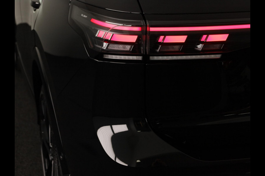 Volkswagen Tiguan 1.5 eHybrid R-Line Edition 272 pk Automaat (DSG) | Verlengde garantie | Navigatie | Panoramadak | Trekhaak (wegklapbaar) | Parkeersensoren (Park assist) | Rondomzicht camera | Lederen bekleding | R-Line |