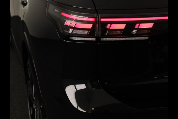 Volkswagen Tiguan 1.5 eHybrid R-Line Edition 272 pk Automaat (DSG) | Verlengde garantie | Navigatie | Panoramadak | Trekhaak (wegklapbaar) | Parkeersensoren (Park assist) | Rondomzicht camera | Lederen bekleding | R-Line |
