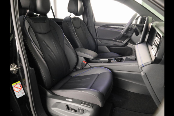 Volkswagen Tiguan 1.5 eHybrid R-Line Edition 272 pk Automaat (DSG) | Verlengde garantie | Navigatie | Panoramadak | Trekhaak (wegklapbaar) | Parkeersensoren (Park assist) | Rondomzicht camera | Lederen bekleding | R-Line |