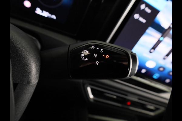 Volkswagen Tiguan 1.5 eHybrid R-Line Edition 272 pk Automaat (DSG) | Verlengde garantie | Navigatie | Panoramadak | Trekhaak (wegklapbaar) | Parkeersensoren (Park assist) | Rondomzicht camera | Lederen bekleding | R-Line |