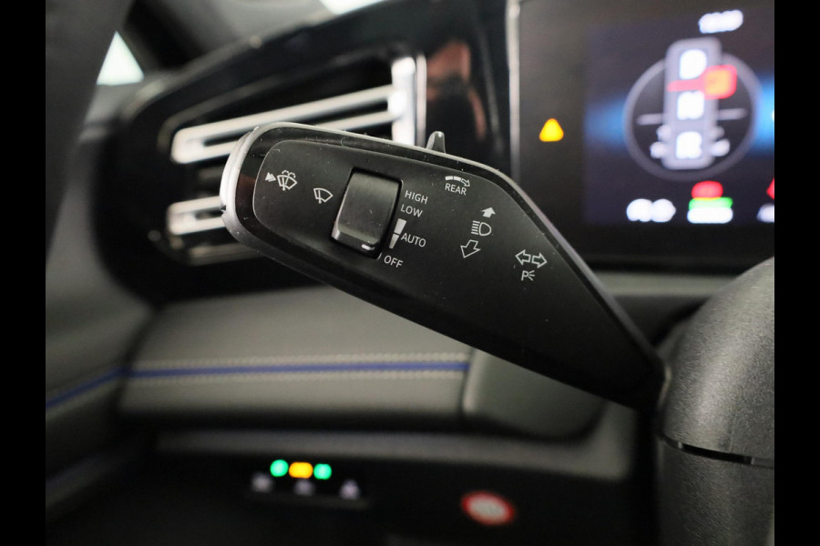 Volkswagen Tiguan 1.5 eHybrid R-Line Edition 272 pk Automaat (DSG) | Verlengde garantie | Navigatie | Panoramadak | Trekhaak (wegklapbaar) | Parkeersensoren (Park assist) | Rondomzicht camera | Lederen bekleding | R-Line |