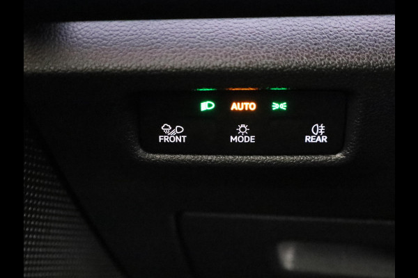 Volkswagen Tiguan 1.5 eHybrid R-Line Edition 272 pk Automaat (DSG) | Verlengde garantie | Navigatie | Panoramadak | Trekhaak (wegklapbaar) | Parkeersensoren (Park assist) | Rondomzicht camera | Lederen bekleding | R-Line |