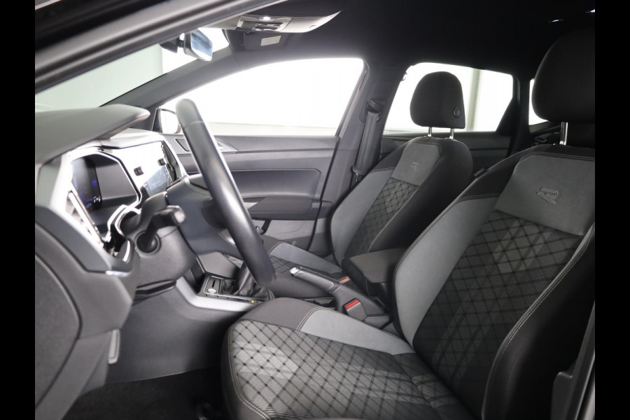 Volkswagen Polo 1.0 TSI R-Line 95PK | Camera | Stoelverwarming | 18 Inch | Parkeersensoren | Navigatie |