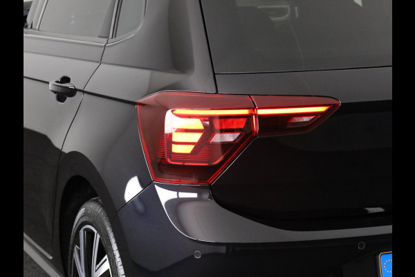 Volkswagen Polo 1.0 TSI R-Line 95PK | Camera | Stoelverwarming | 18 Inch | Parkeersensoren | Navigatie |