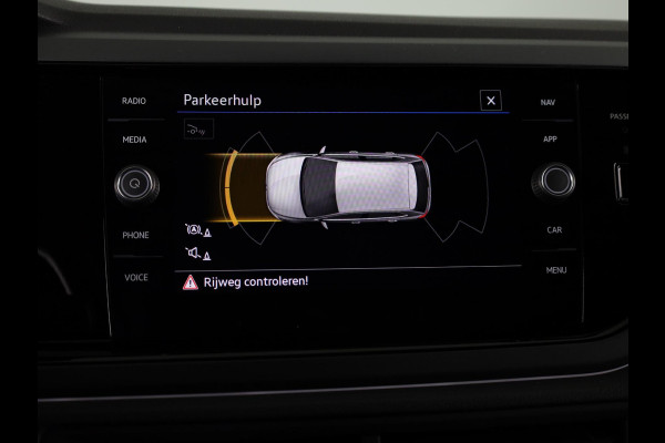 Volkswagen Polo 1.0 TSI R-Line 95PK | Camera | Stoelverwarming | 18 Inch | Parkeersensoren | Navigatie |