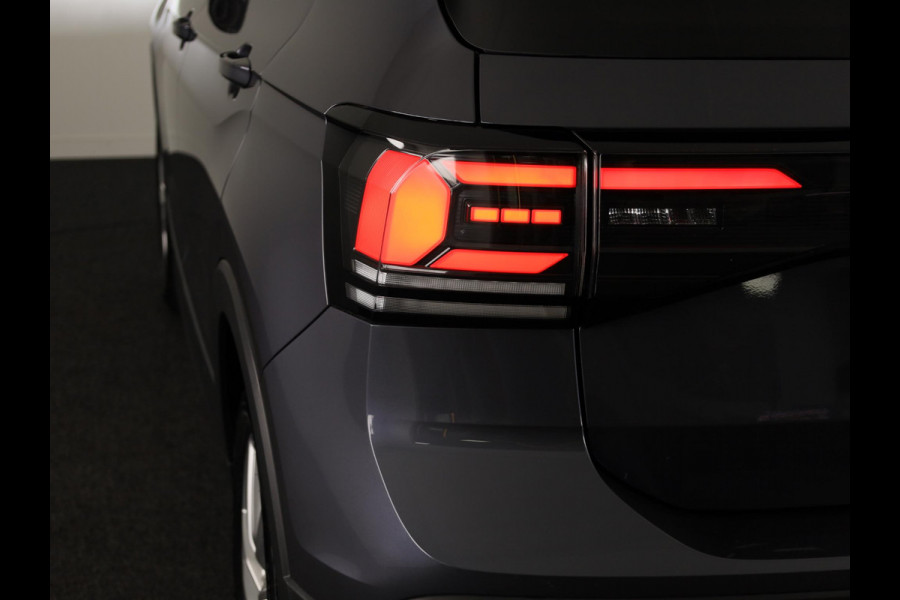 Volkswagen T-Cross 1.0 TSI Life Edition Goal 95PK | Navigatie | Parkeersensoren voor en achter | Stoelverwarming |