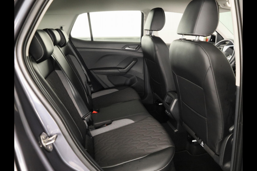 Volkswagen T-Cross 1.0 TSI Life Edition Goal 95PK | Navigatie | Parkeersensoren voor en achter | Stoelverwarming |