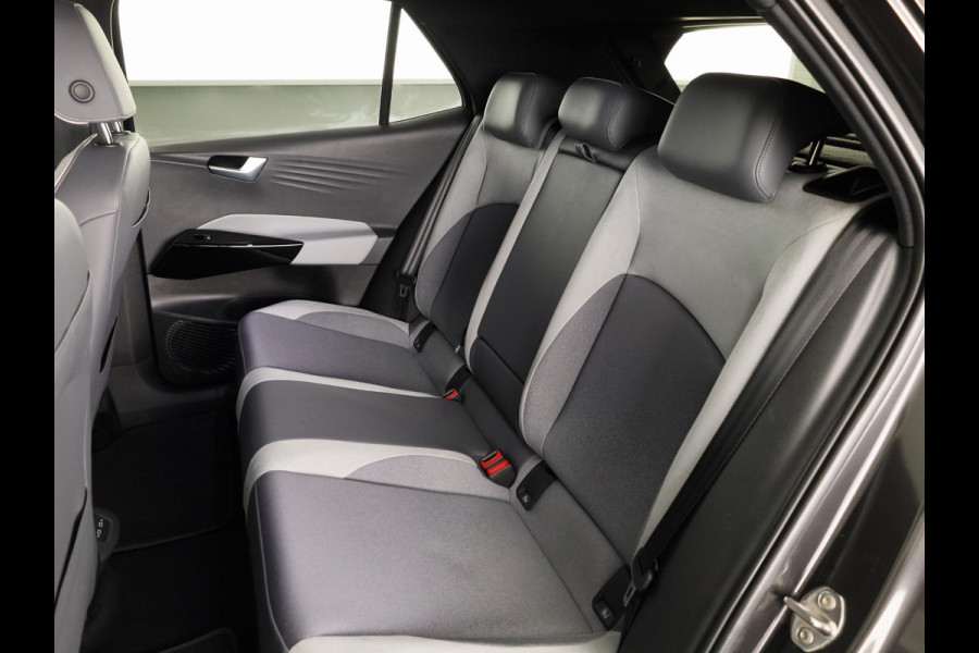 Volkswagen ID.3 First Plus 58 kWh | SoH 86,98% | 204 PK | Navigatie | 19" Lm velgen | Parkeercamera |