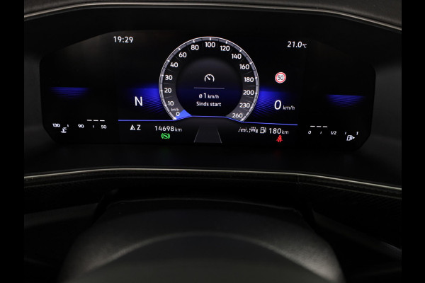 Volkswagen T-Cross 1.5 TSI R-Line 150pk DSG | Trekhaak | Navigatie | Parkeercamera | PDC