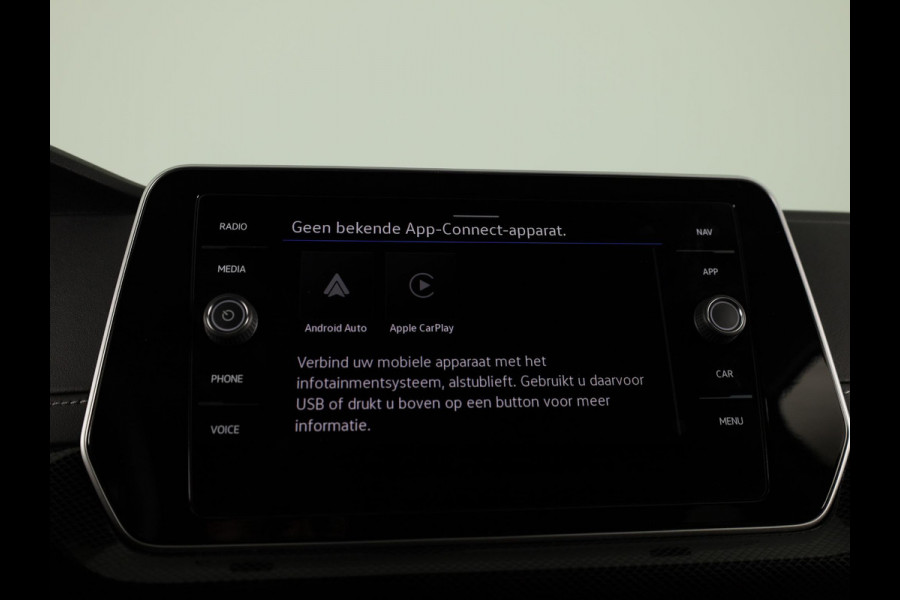 Volkswagen T-Cross 1.5 TSI R-Line 150pk DSG | Trekhaak | Navigatie | Parkeercamera | PDC