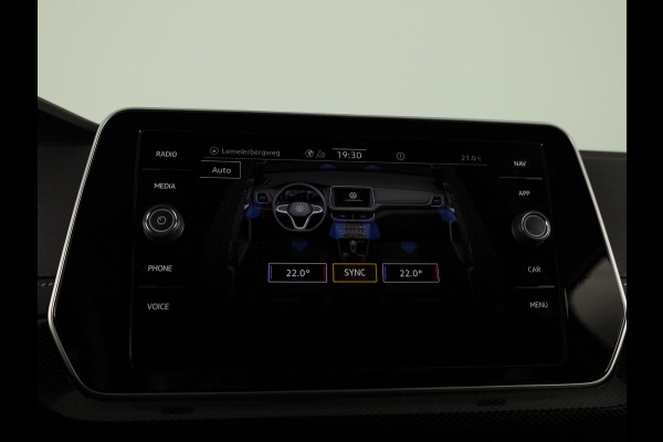 Volkswagen T-Cross 1.5 TSI R-Line 150pk DSG | Trekhaak | Navigatie | Parkeercamera | PDC