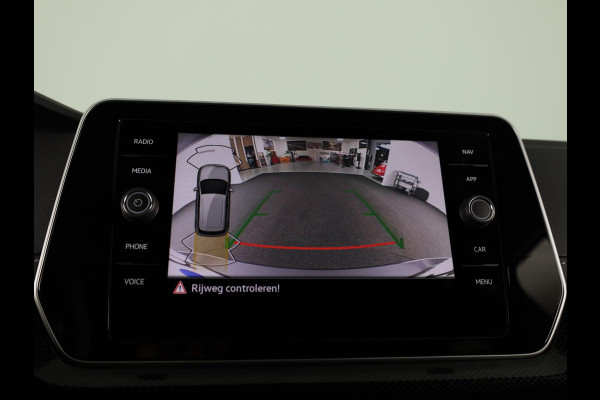 Volkswagen T-Cross 1.5 TSI R-Line 150pk DSG | Trekhaak | Navigatie | Parkeercamera | PDC