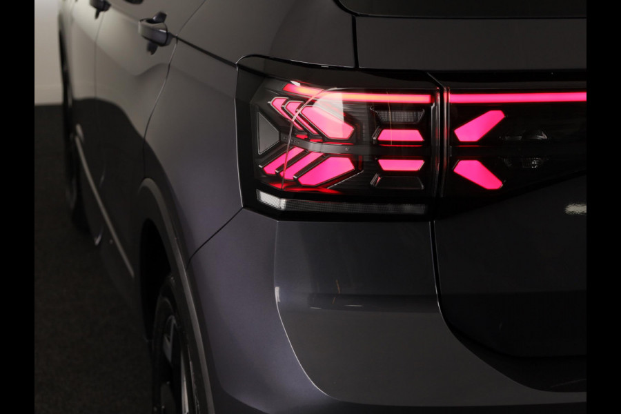 Volkswagen T-Cross 1.5 TSI R-Line 150pk DSG | Trekhaak | Navigatie | Parkeercamera | PDC
