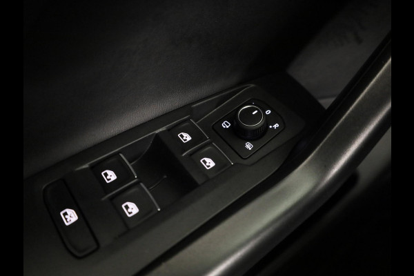 Volkswagen T-Cross 1.5 TSI R-Line 150pk DSG | Trekhaak | Navigatie | Parkeercamera | PDC